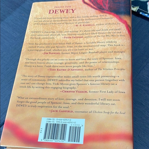 Dewey: The Small-Town Library Cat Book - Picture 2 of 5